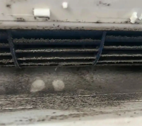信阳空调吹的风有股烧焦味是怎么回事